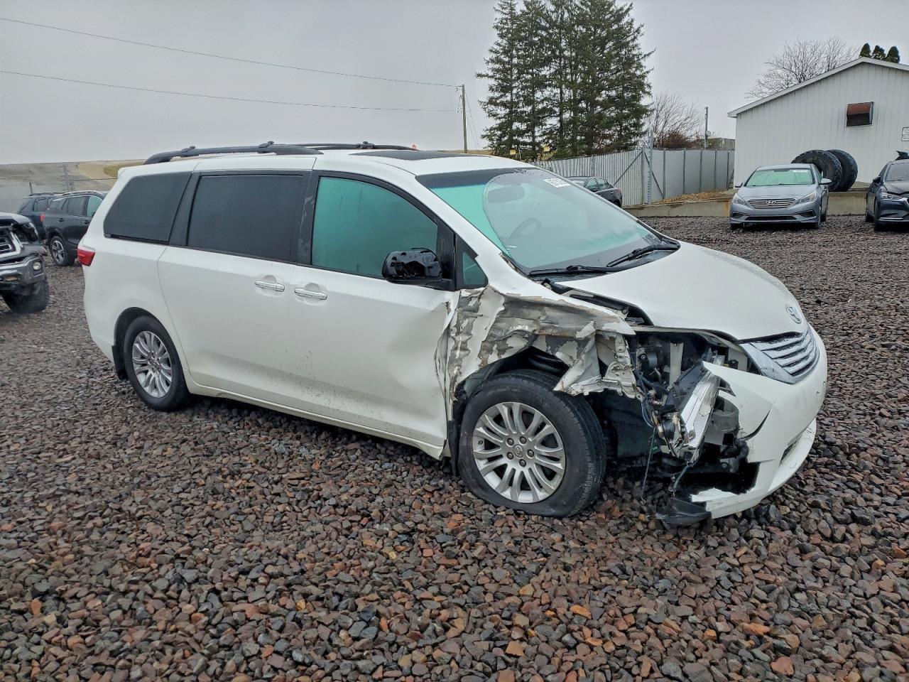 2015 TOYOTA SIENNA