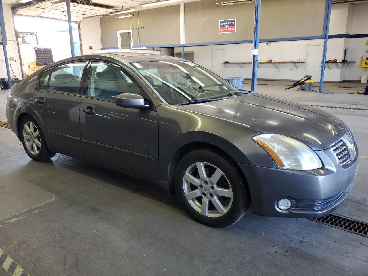 2005 NISSAN Maxima
