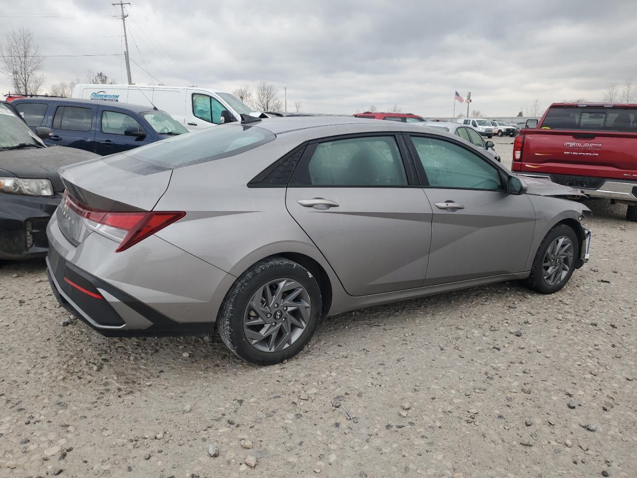 2024 HYUNDAI ELANTRA