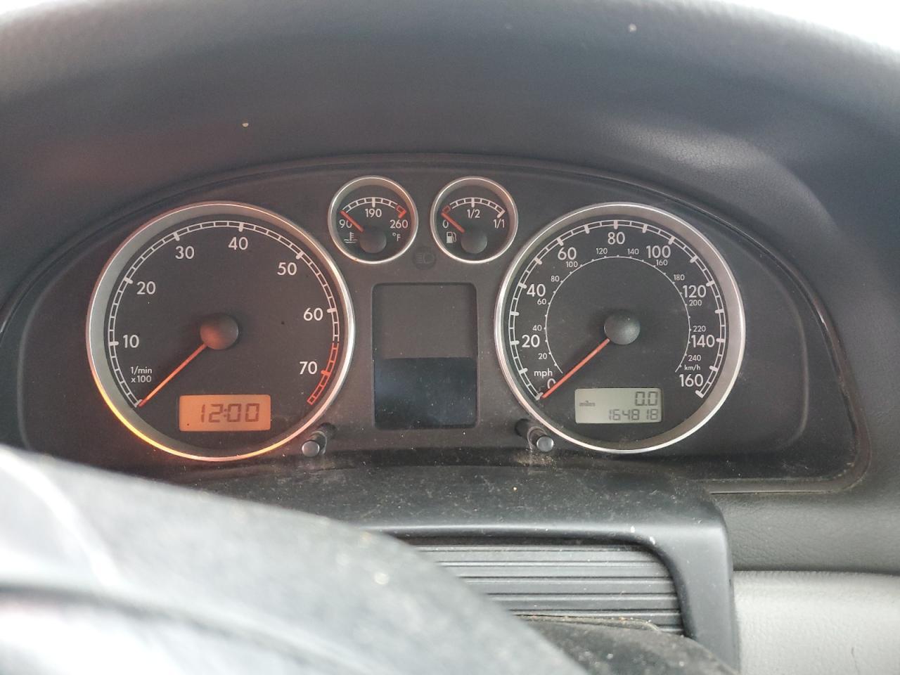 2004 VOLKSWAGEN Passat