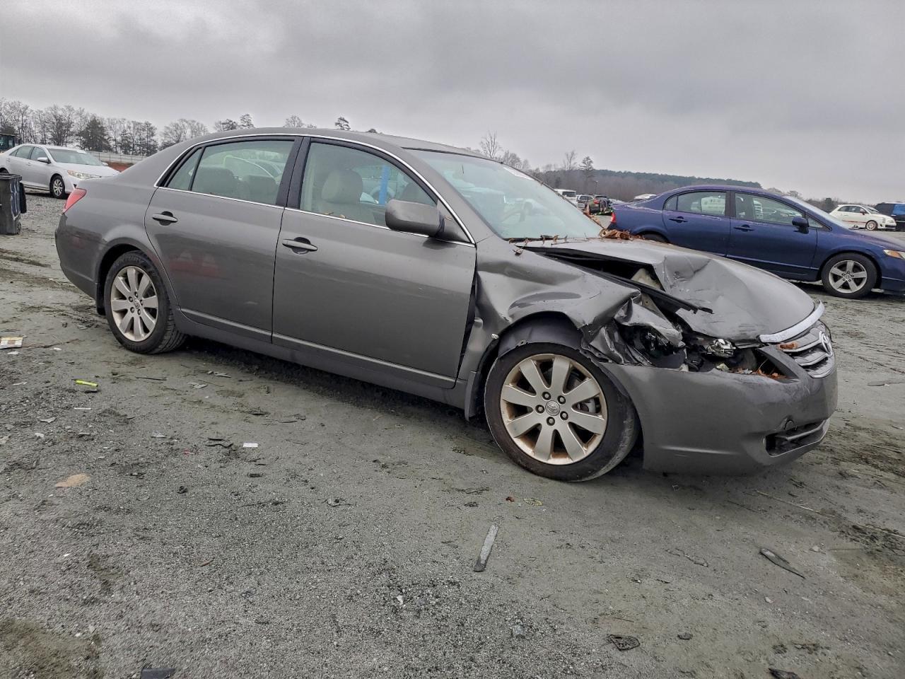 2005 TOYOTA Avalon