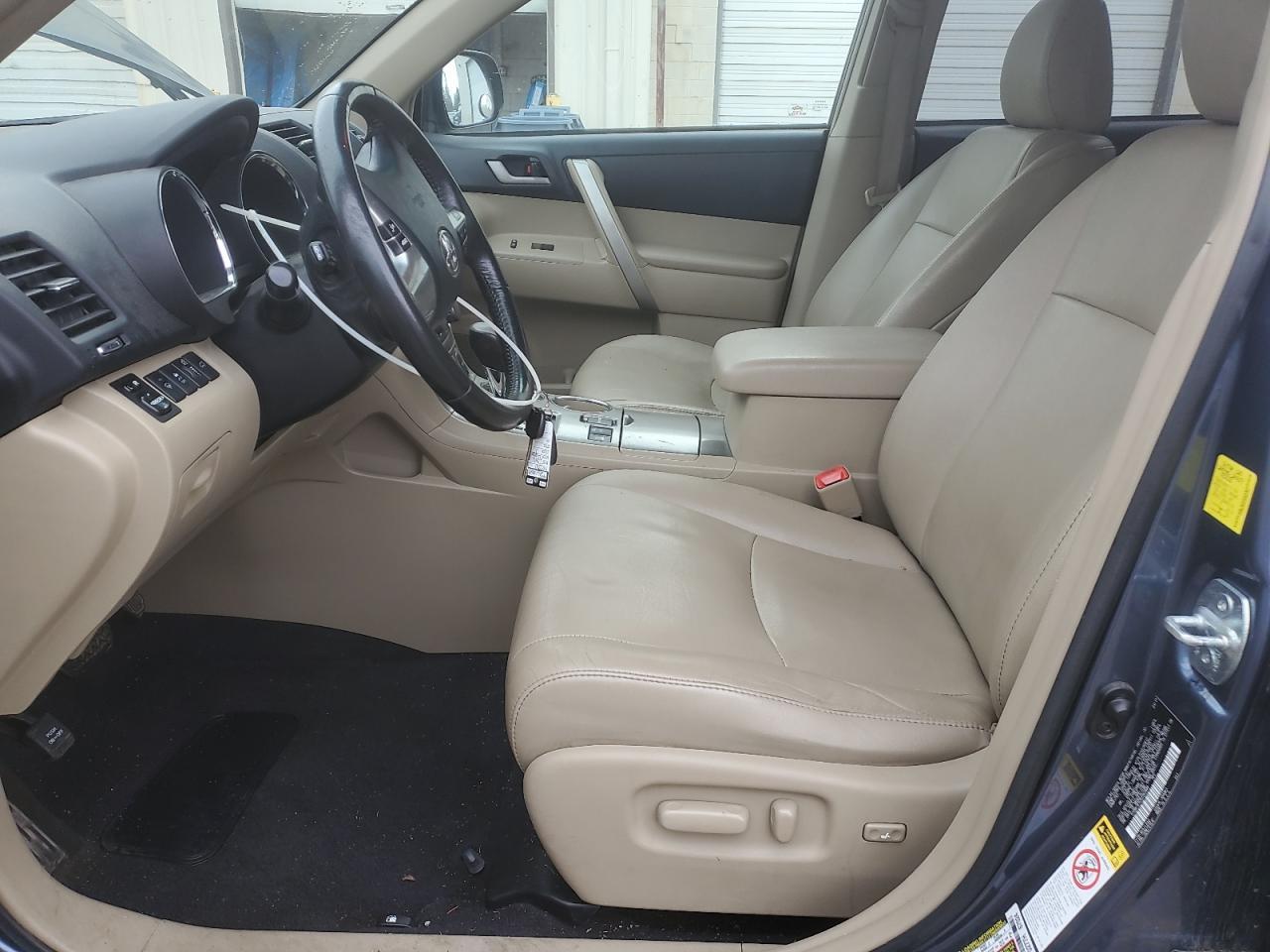 2011 TOYOTA HIGHLANDER