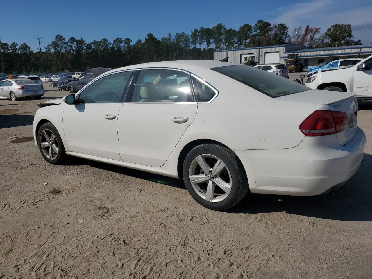 2012 VOLKSWAGEN Passat