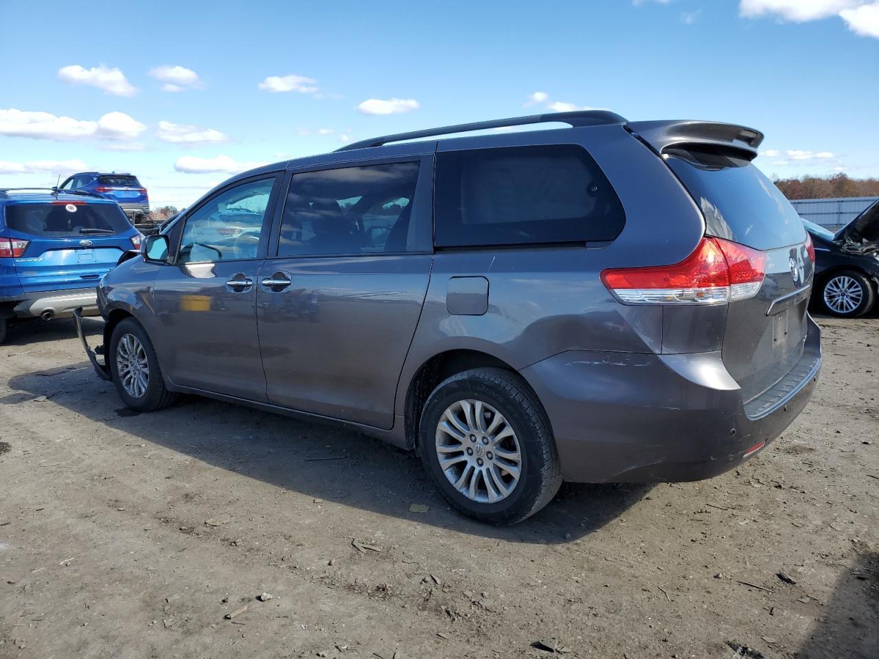 2014 TOYOTA SIENNA