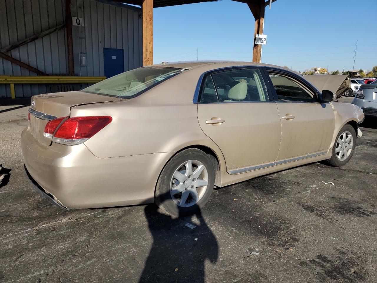 2011 TOYOTA Avalon