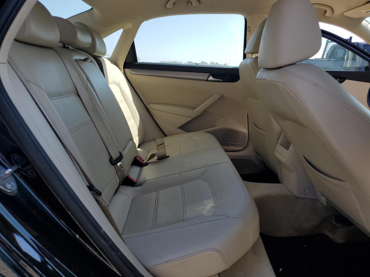 2015 VOLKSWAGEN Passat