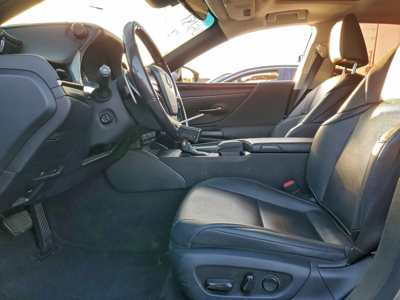2019 LEXUS ES 300H