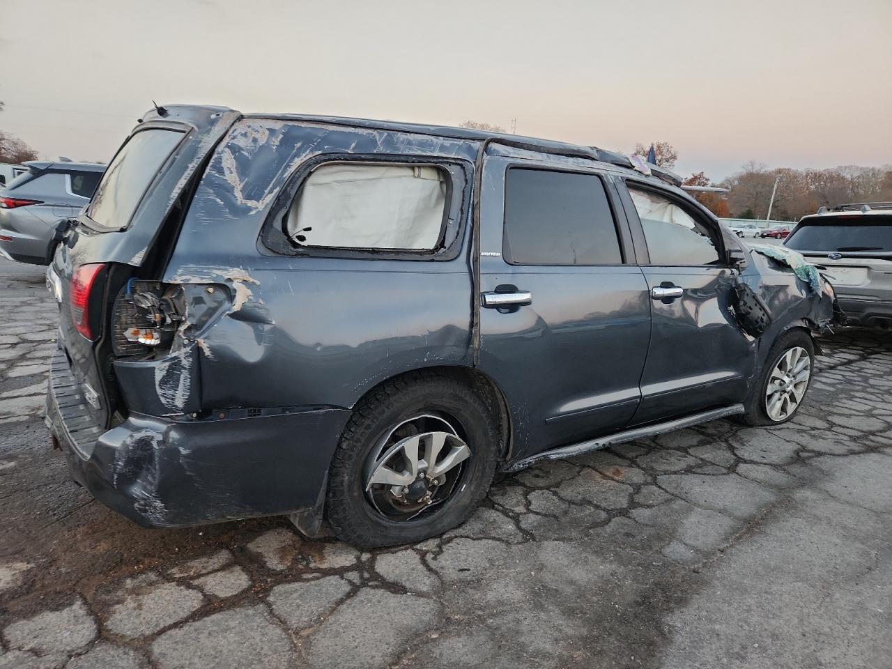 2008 TOYOTA Sequoia