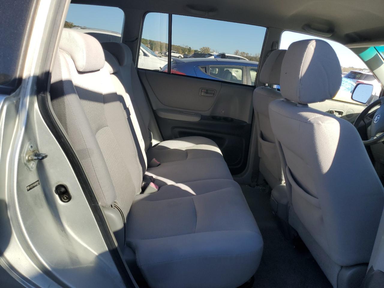 2004 TOYOTA HIGHLANDER