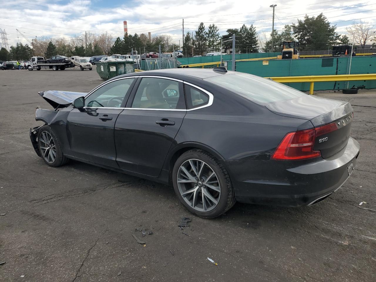 2017 VOLVO S90