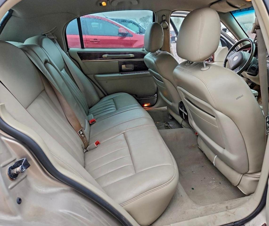 2003 LINCOLN Town Car
