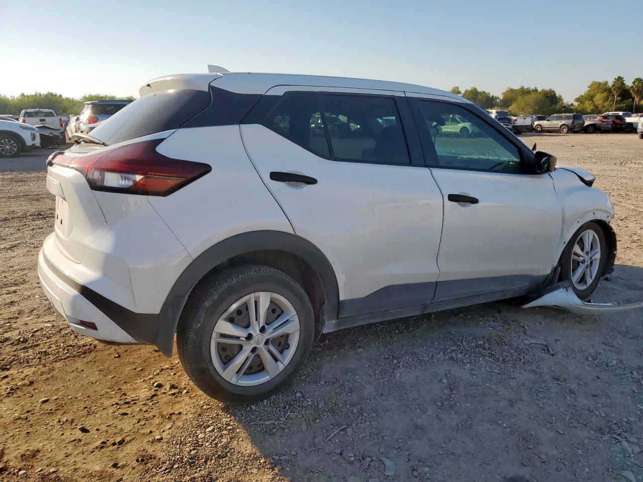 2022 NISSAN KICKS