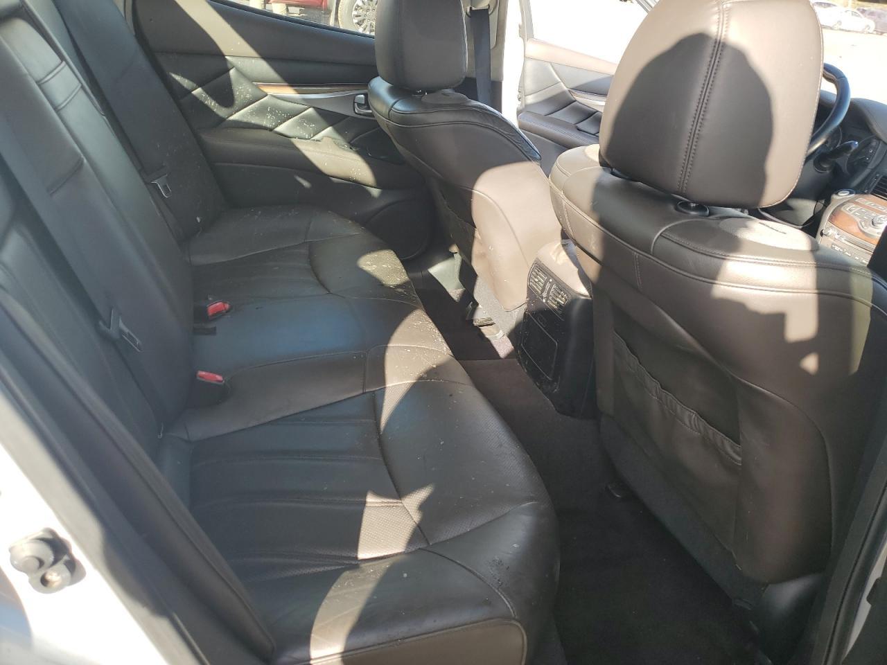 2011 INFINITI M37