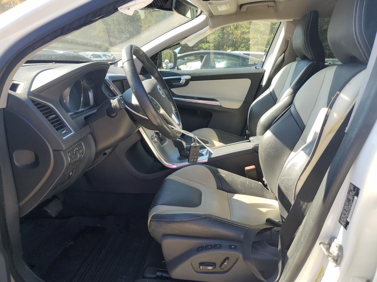 2017 VOLVO XC60