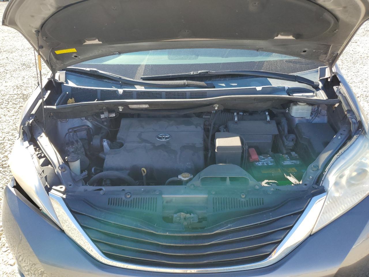 2013 TOYOTA SIENNA