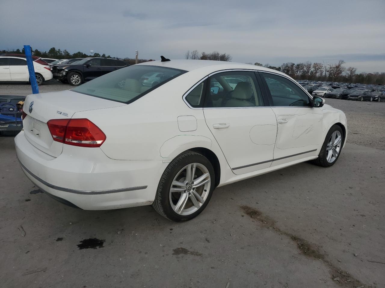 2014 VOLKSWAGEN Passat