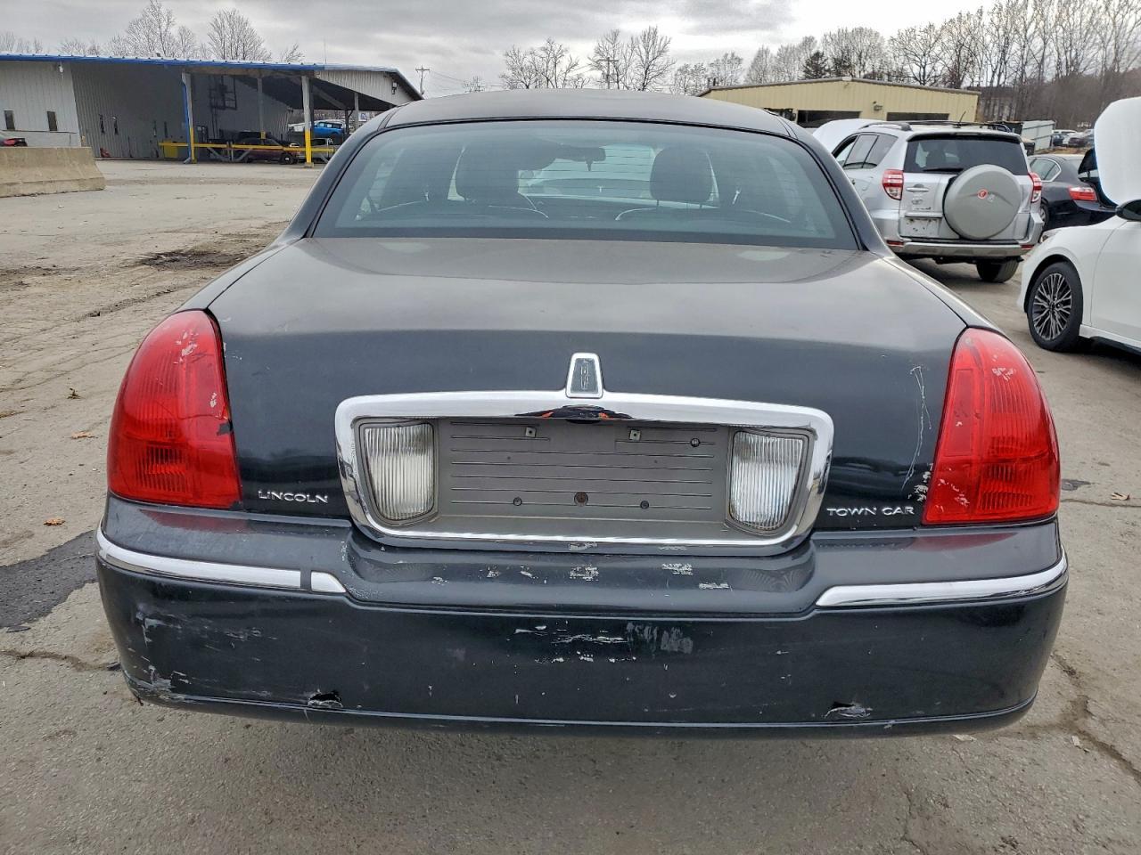 2008 LINCOLN Town Car