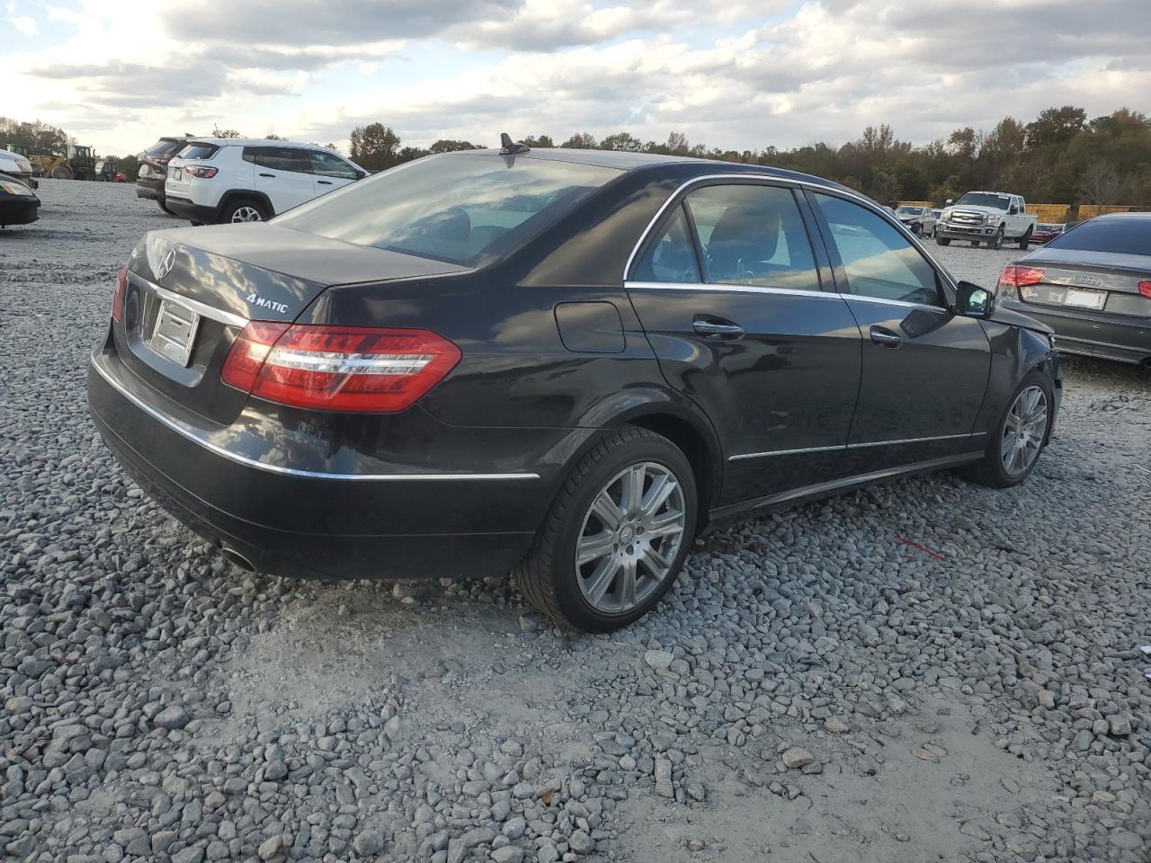 2013 MERCEDES-BENZ E-Class