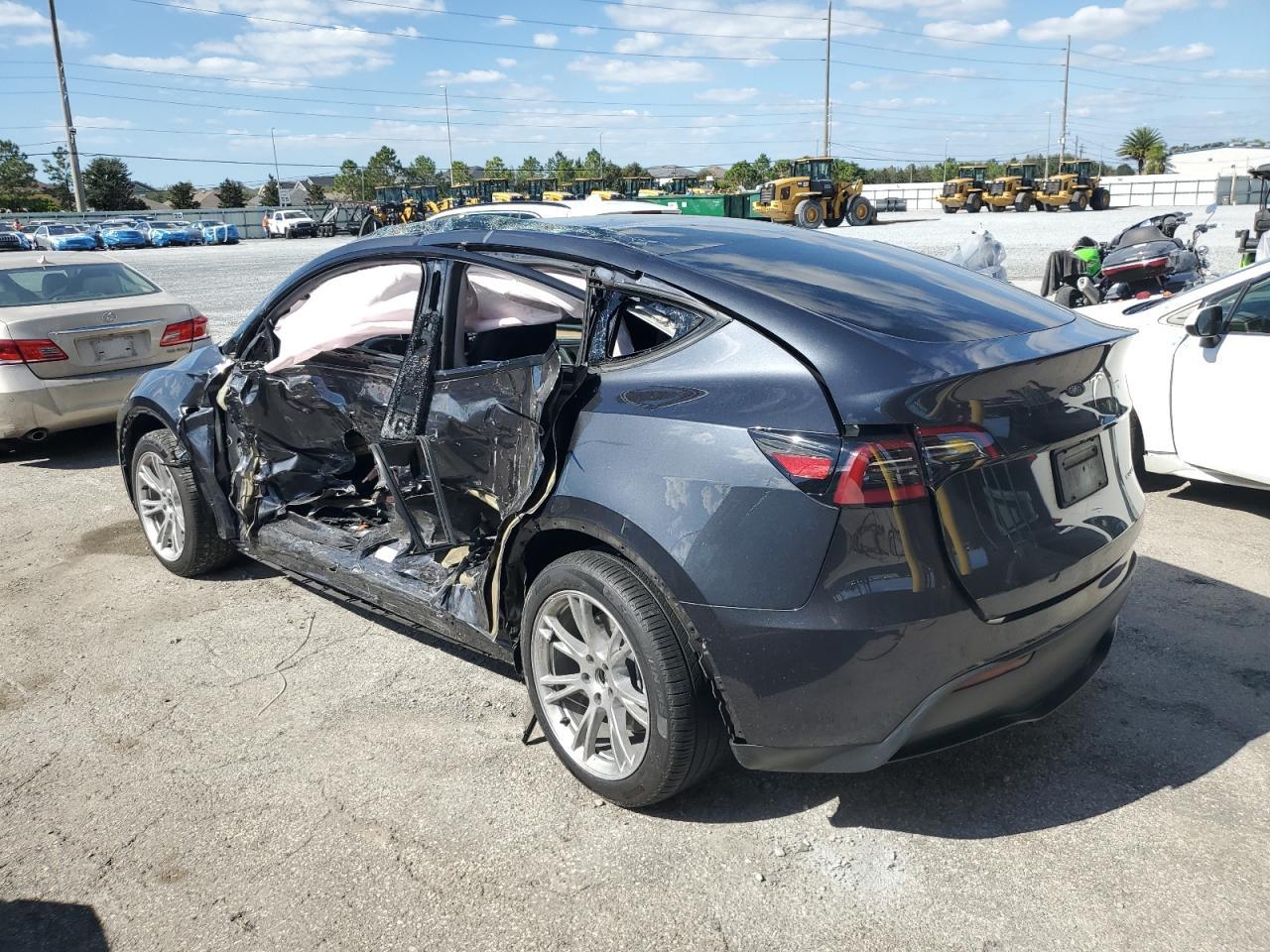2024 TESLA MODEL Y