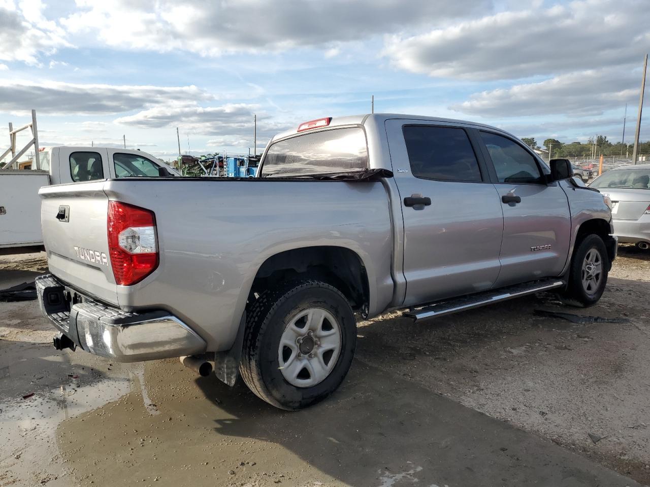 2017 TOYOTA TUNDRA