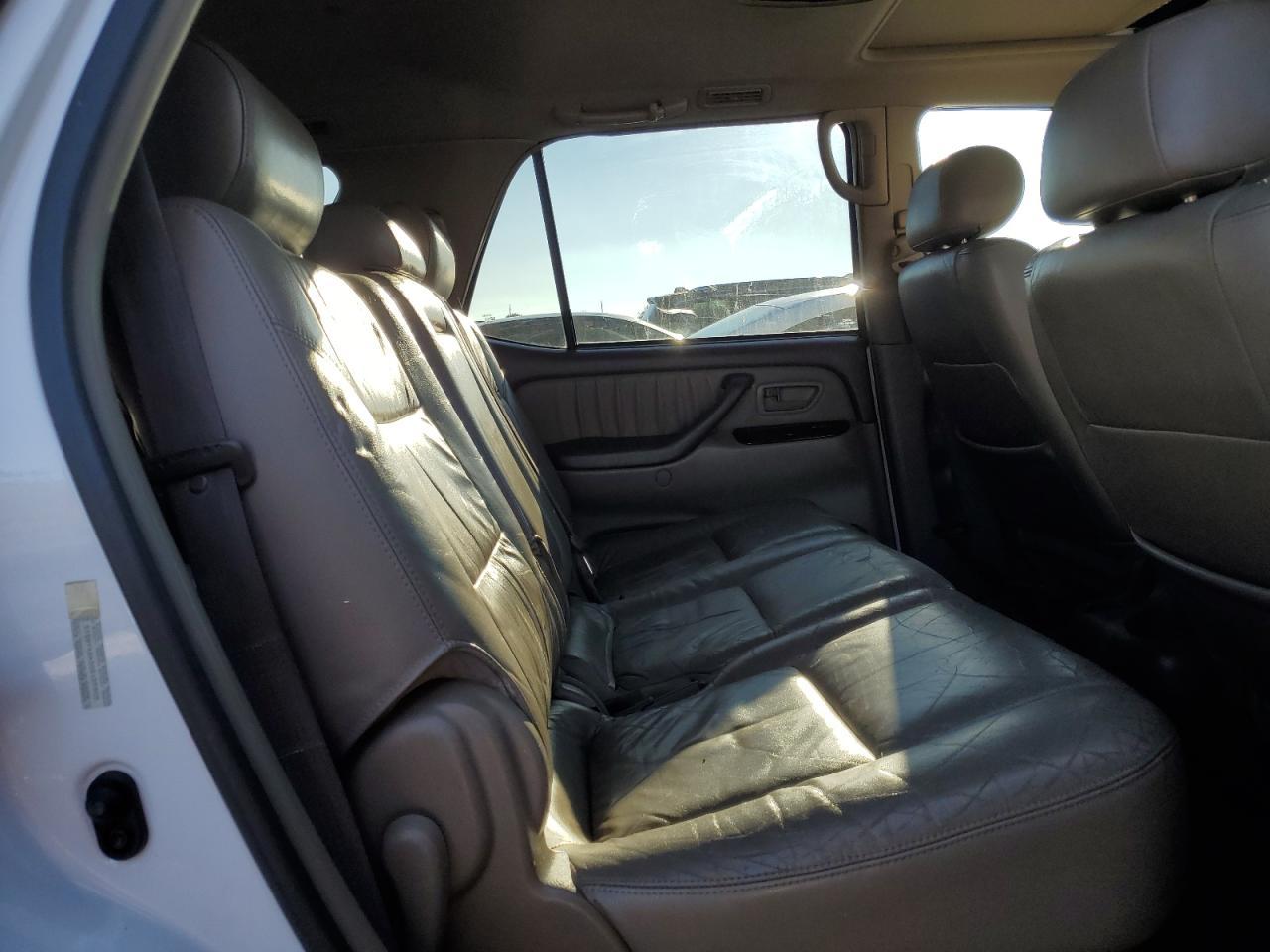 2003 TOYOTA Sequoia