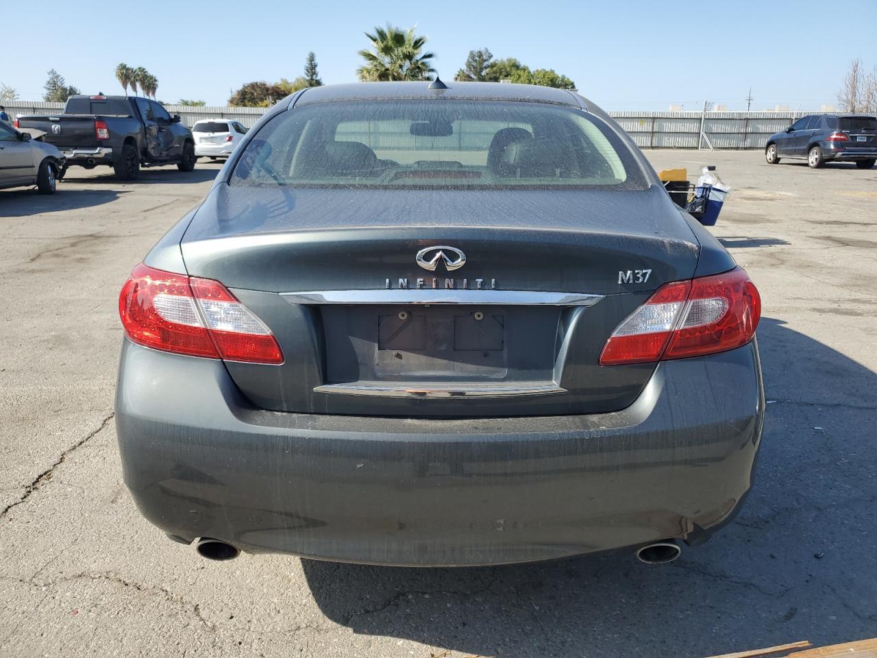 2011 INFINITI M37