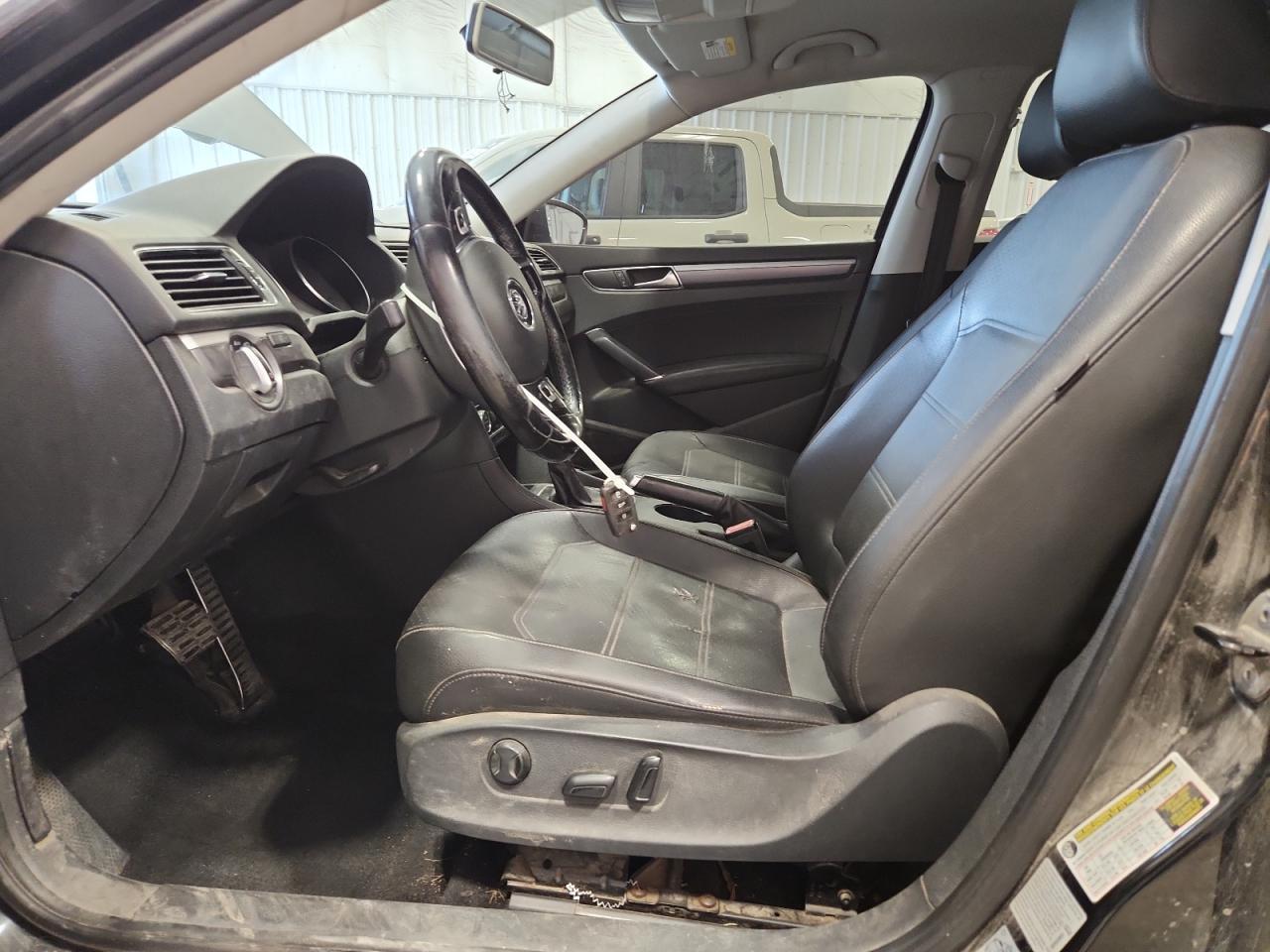 2016 VOLKSWAGEN Passat