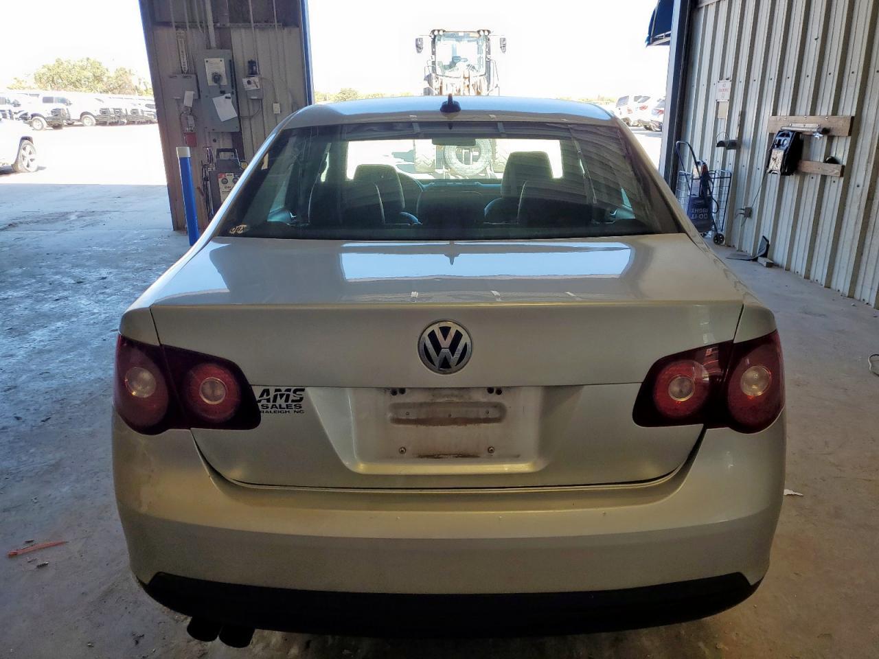 2010 VOLKSWAGEN JETTA