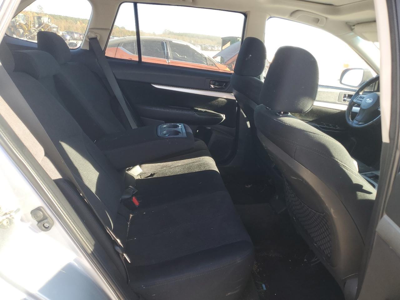 2013 SUBARU Outback