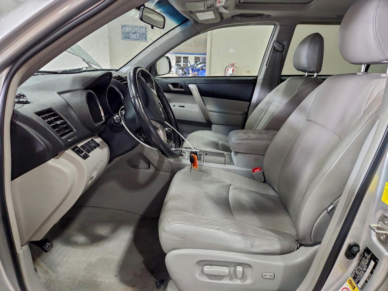 2010 TOYOTA HIGHLANDER