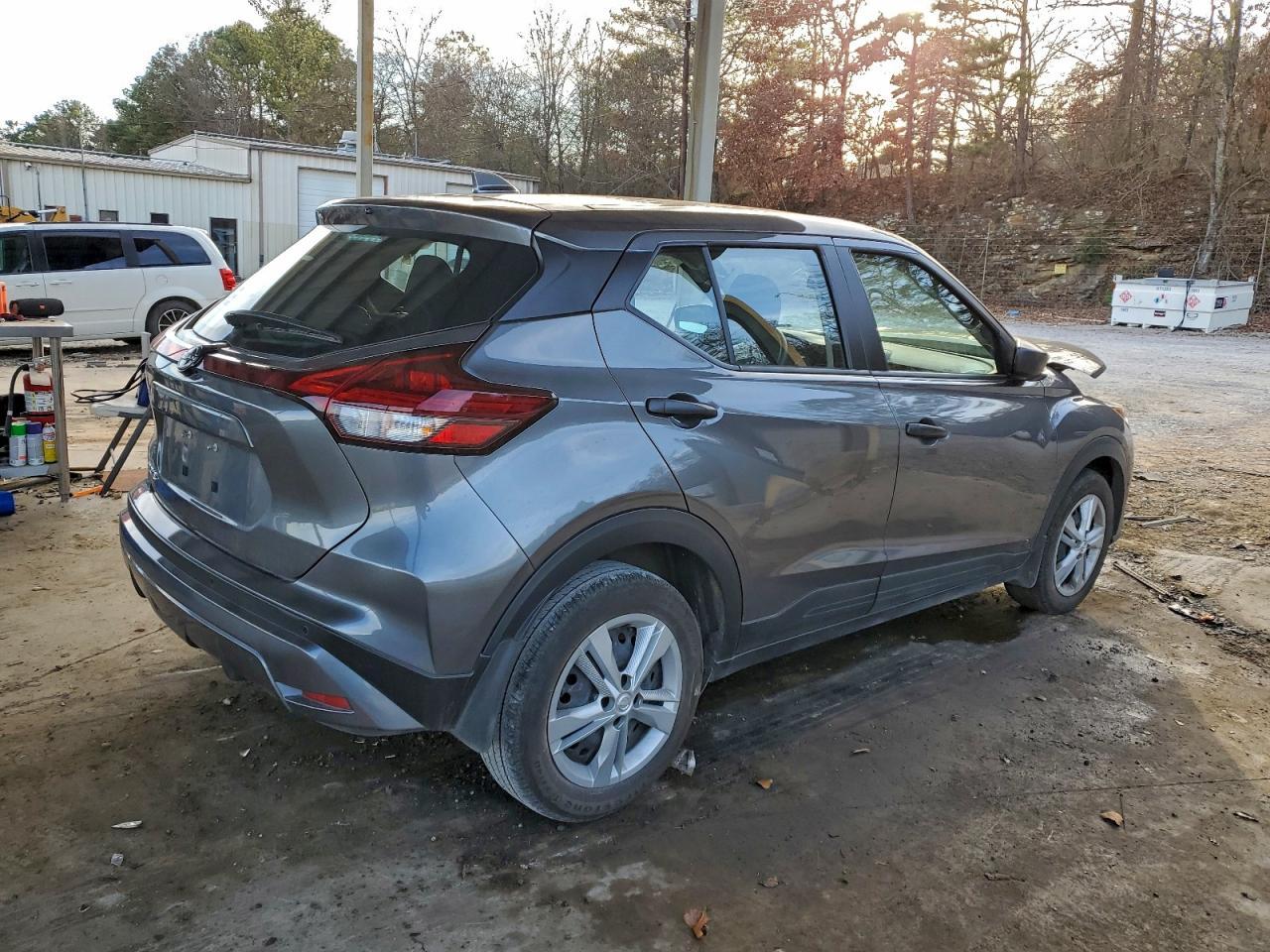 2024 NISSAN KICKS