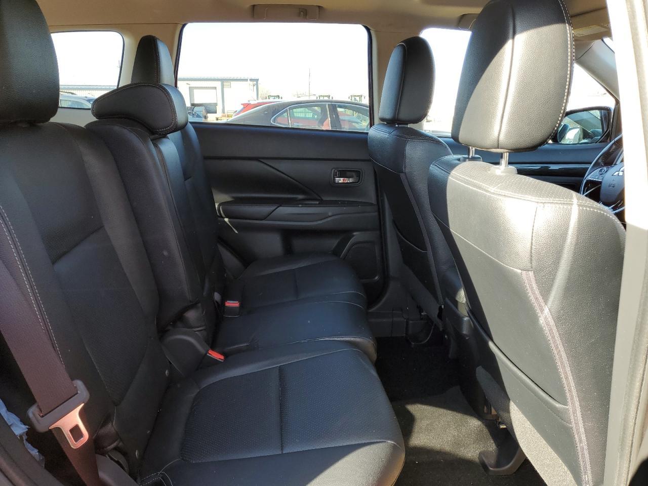 2016 MITSUBISHI outlander