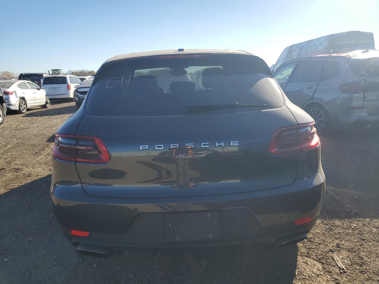 2018 PORSCHE Macan