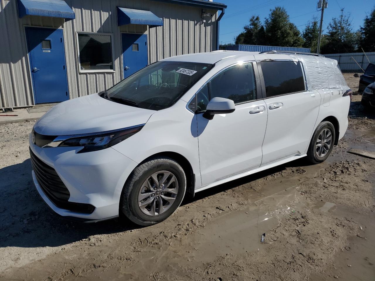 2025 TOYOTA SIENNA