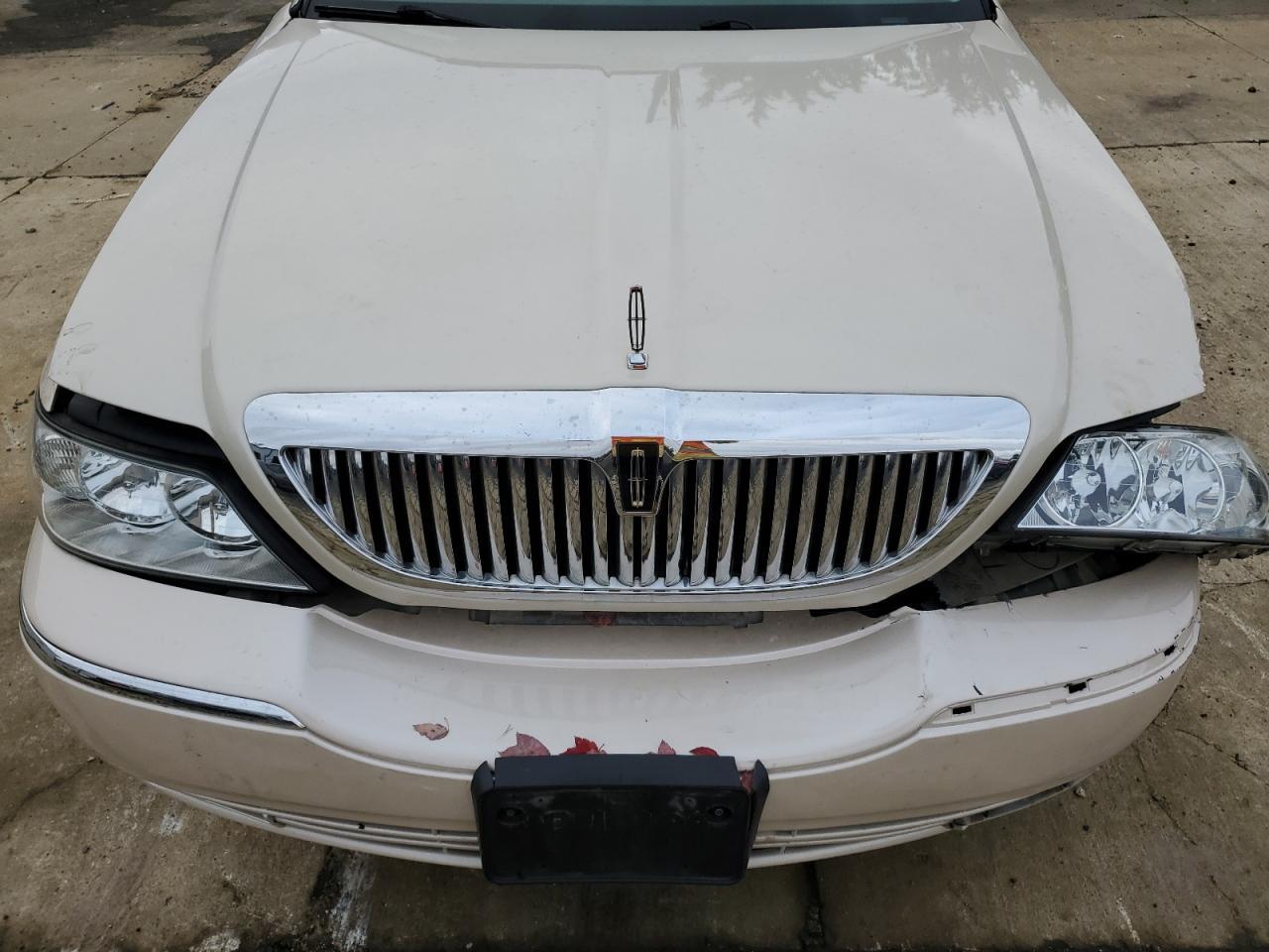 2003 LINCOLN Town Car