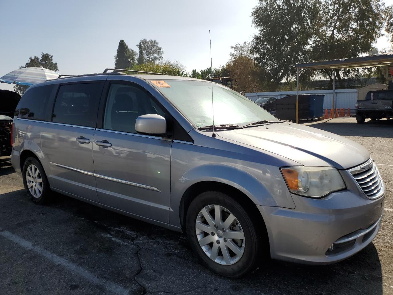 2014 CHRYSLER Town & Country