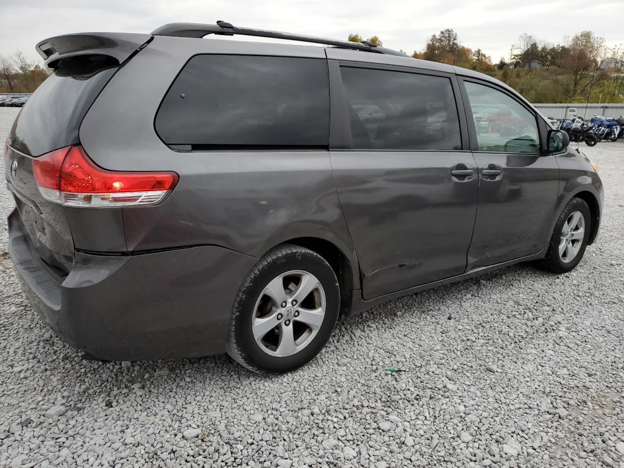 2012 TOYOTA SIENNA