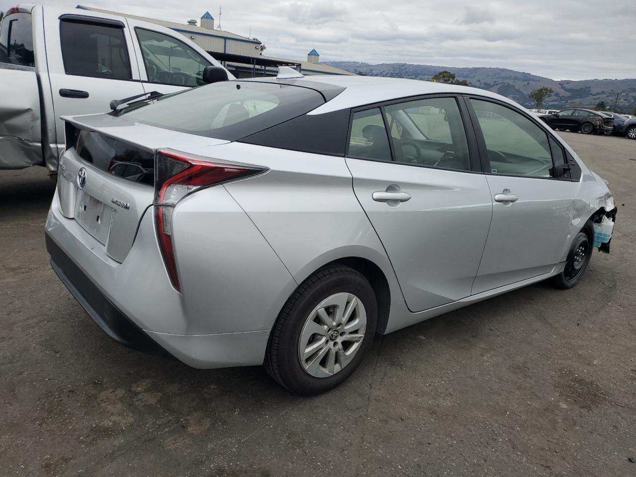 2016 TOYOTA PRIUS