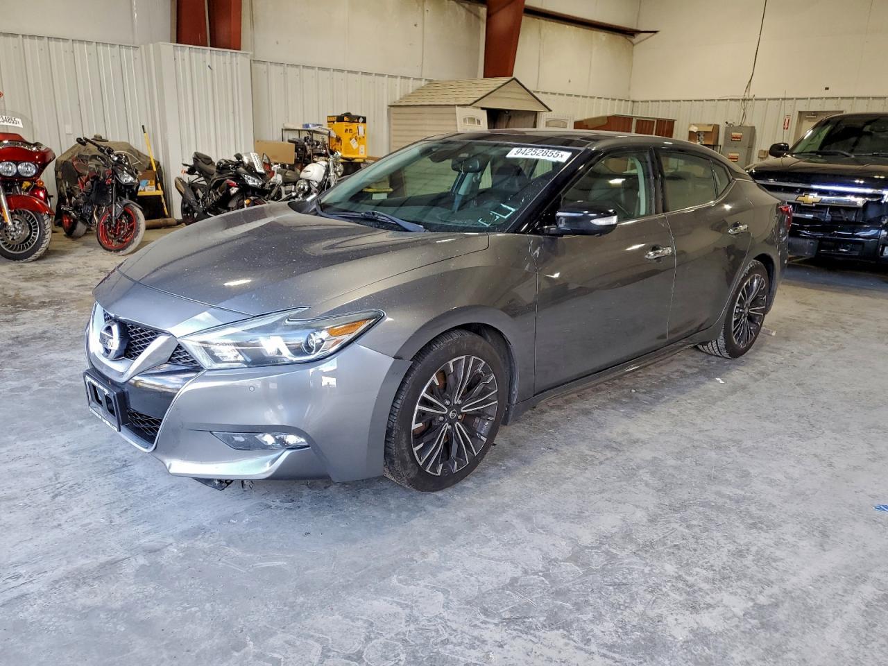 2016 NISSAN