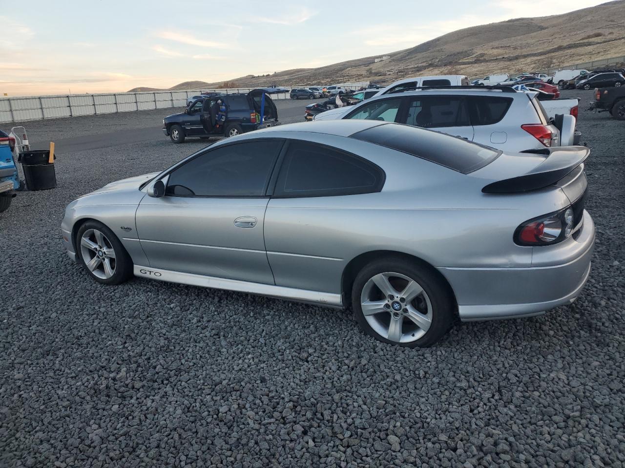 2004 PONTIAC Gto