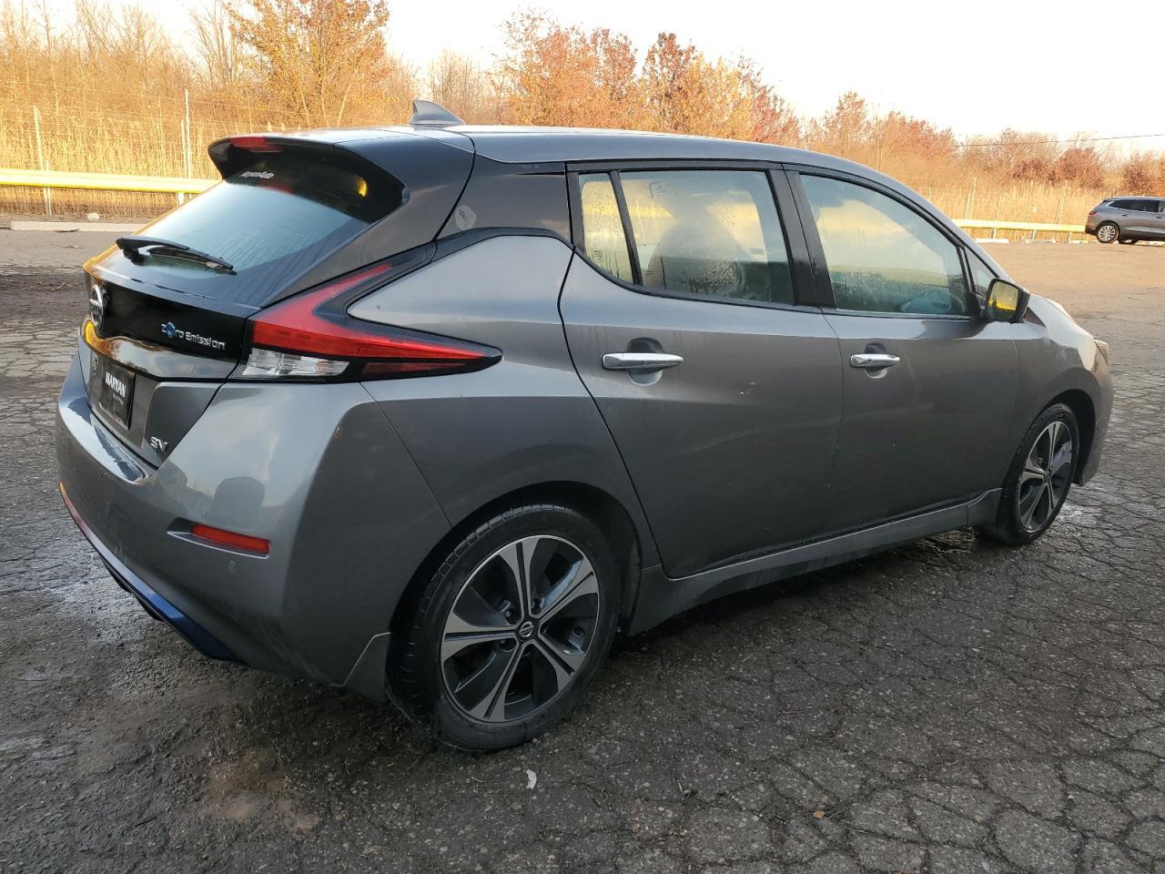 2022 NISSAN LEAF