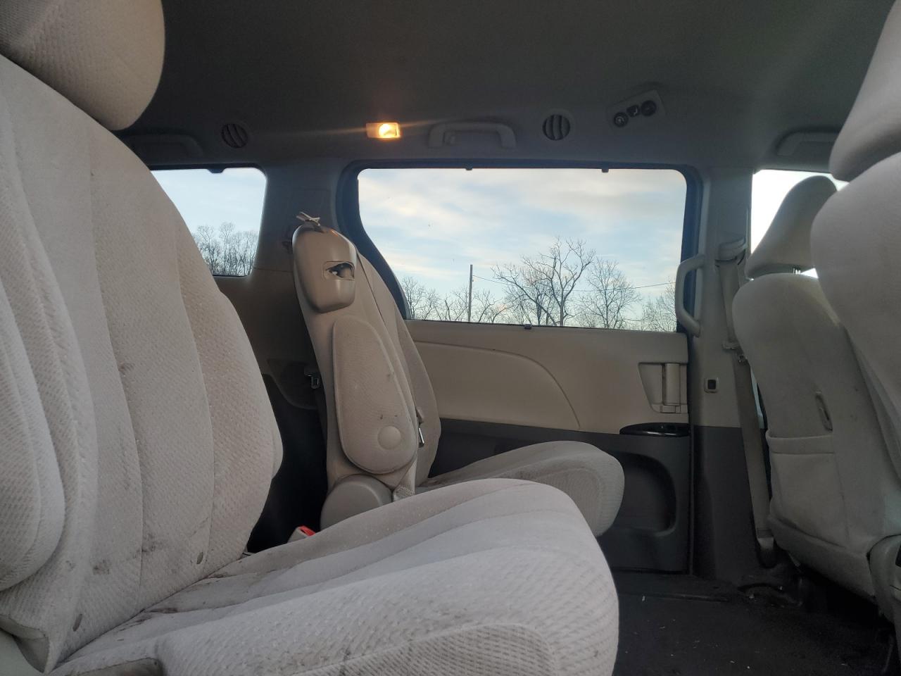 2012 TOYOTA SIENNA
