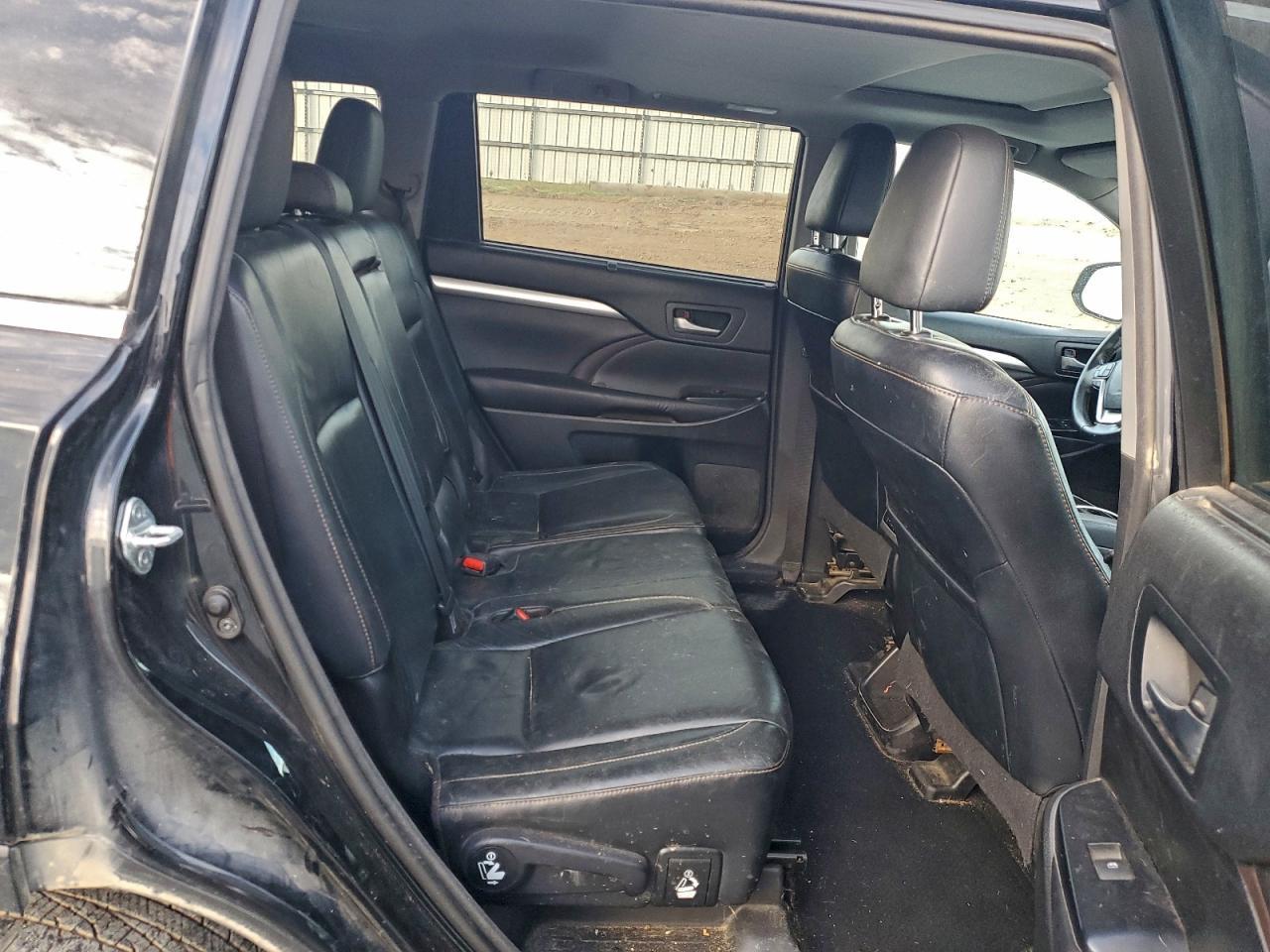2016 TOYOTA HIGHLANDER