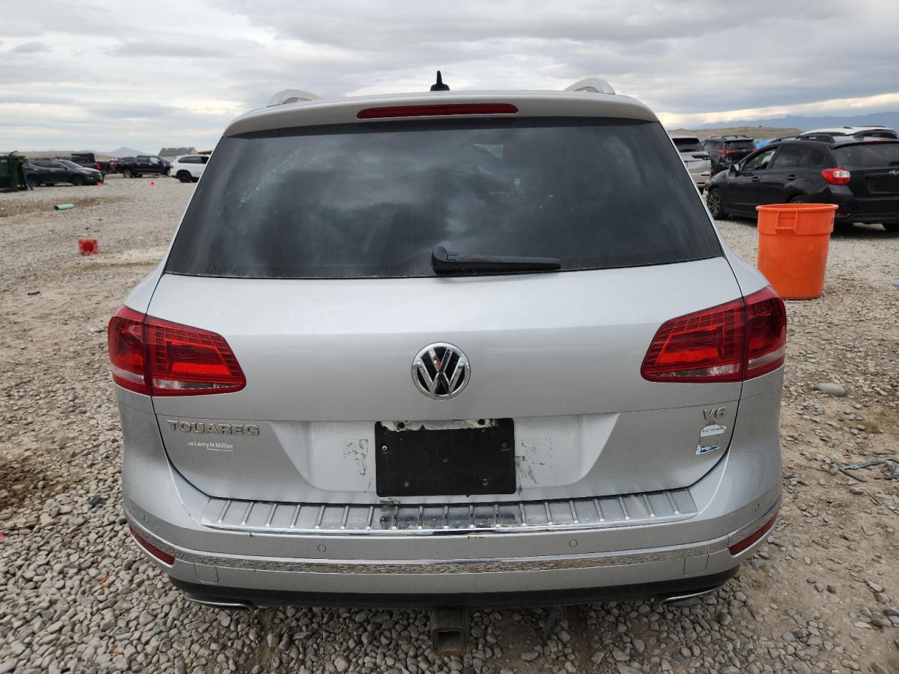 2016 VOLKSWAGEN Touareg