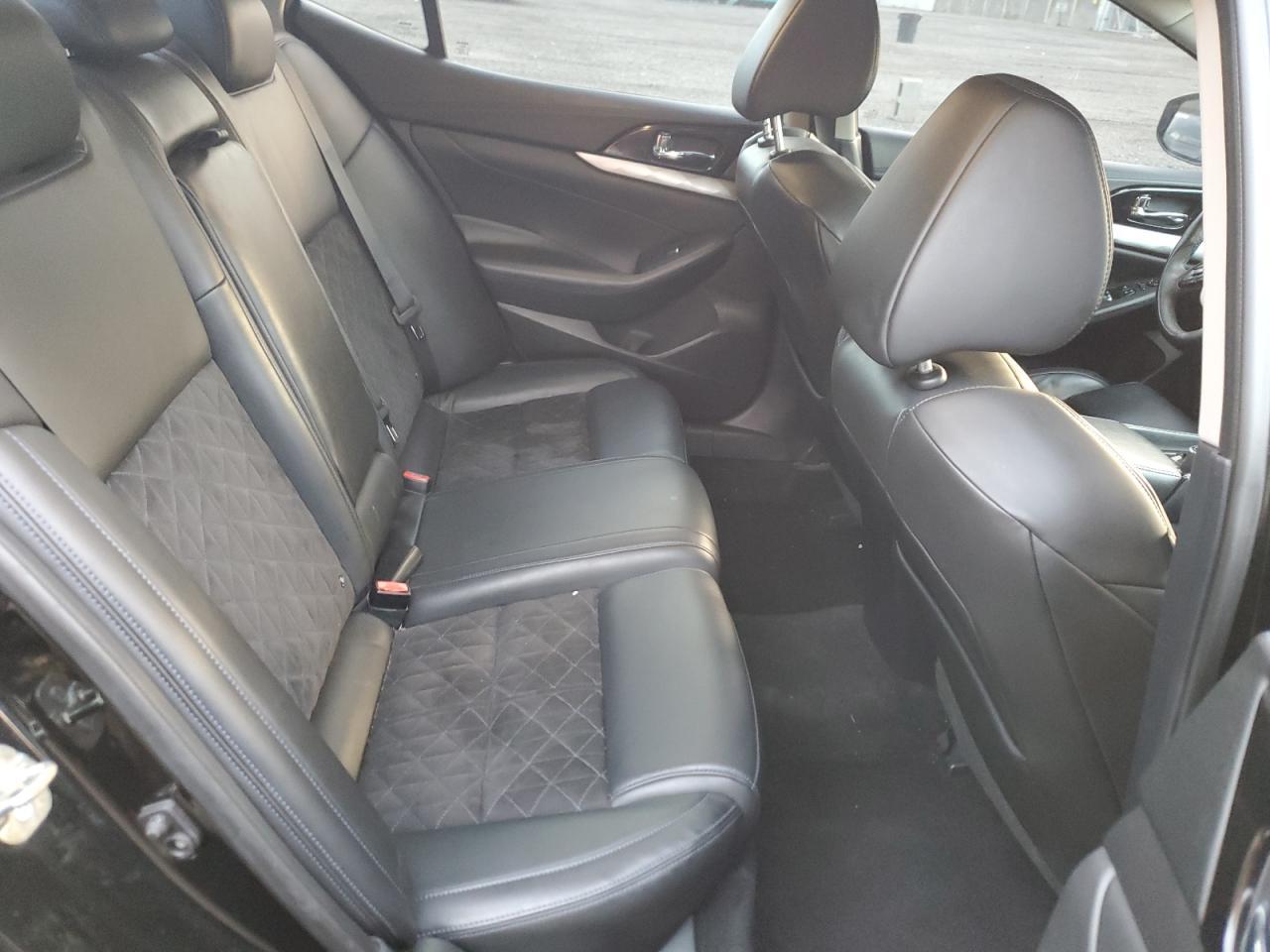 2017 NISSAN Maxima