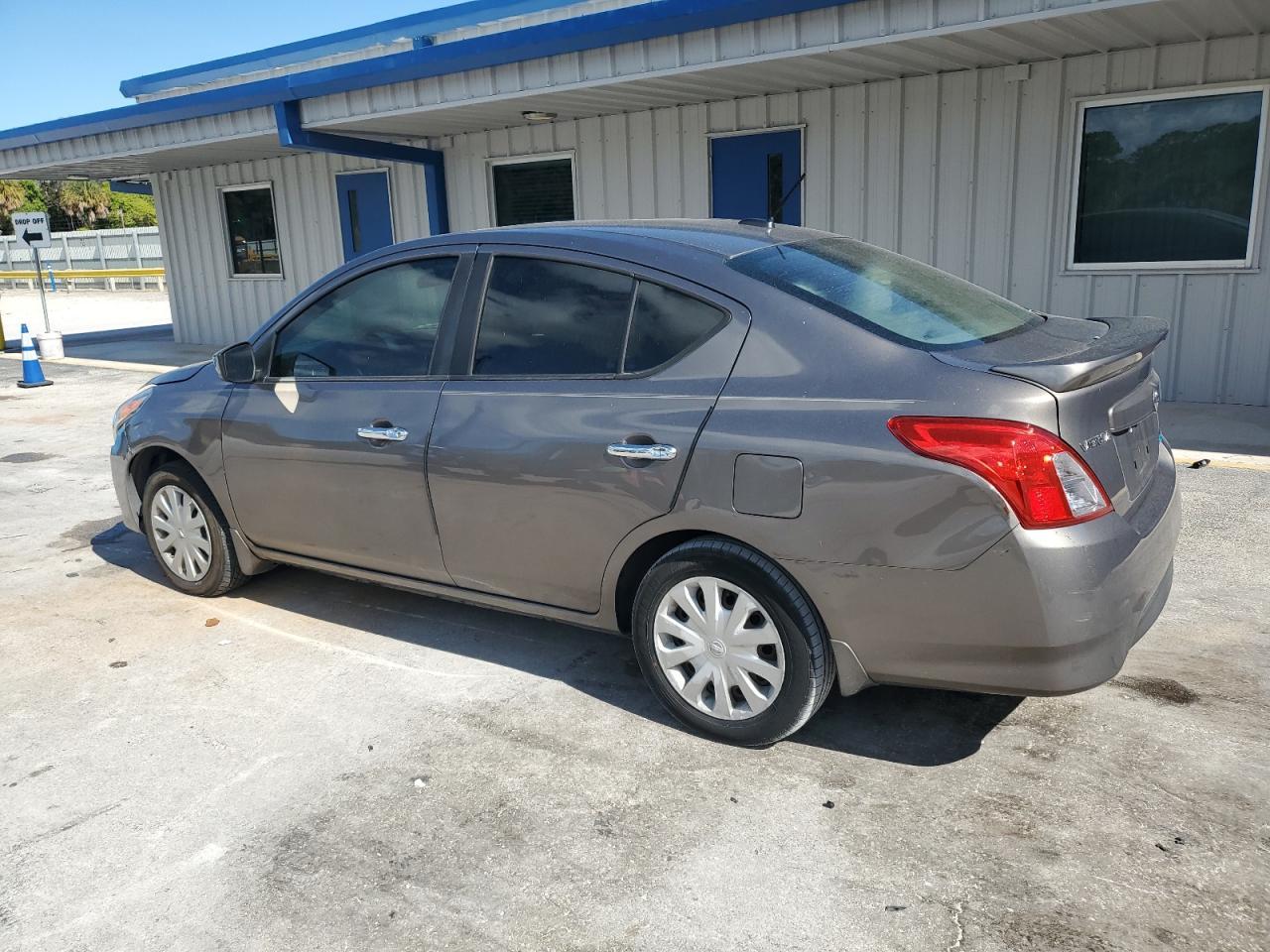 2015 NISSAN VERSA