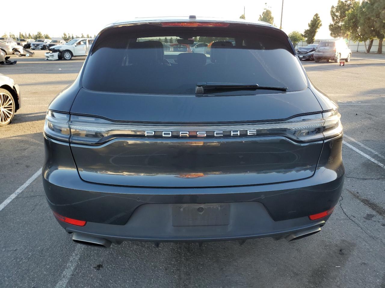 2019 PORSCHE Macan