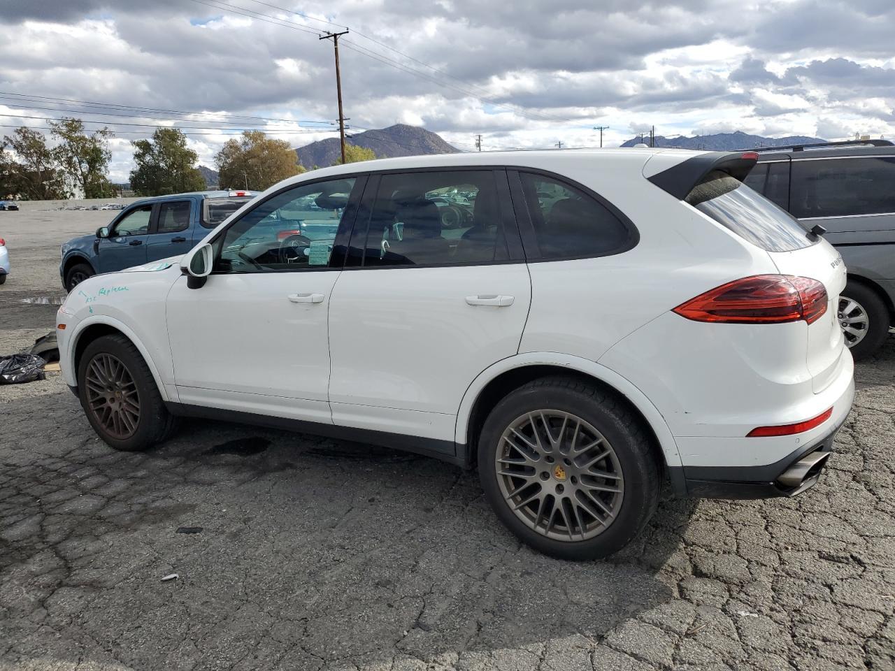 2018 PORSCHE CAYENNE