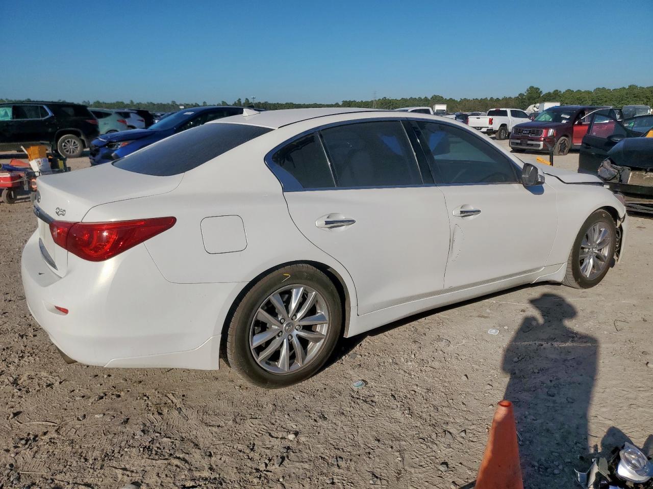 2015 INFINITI Q50