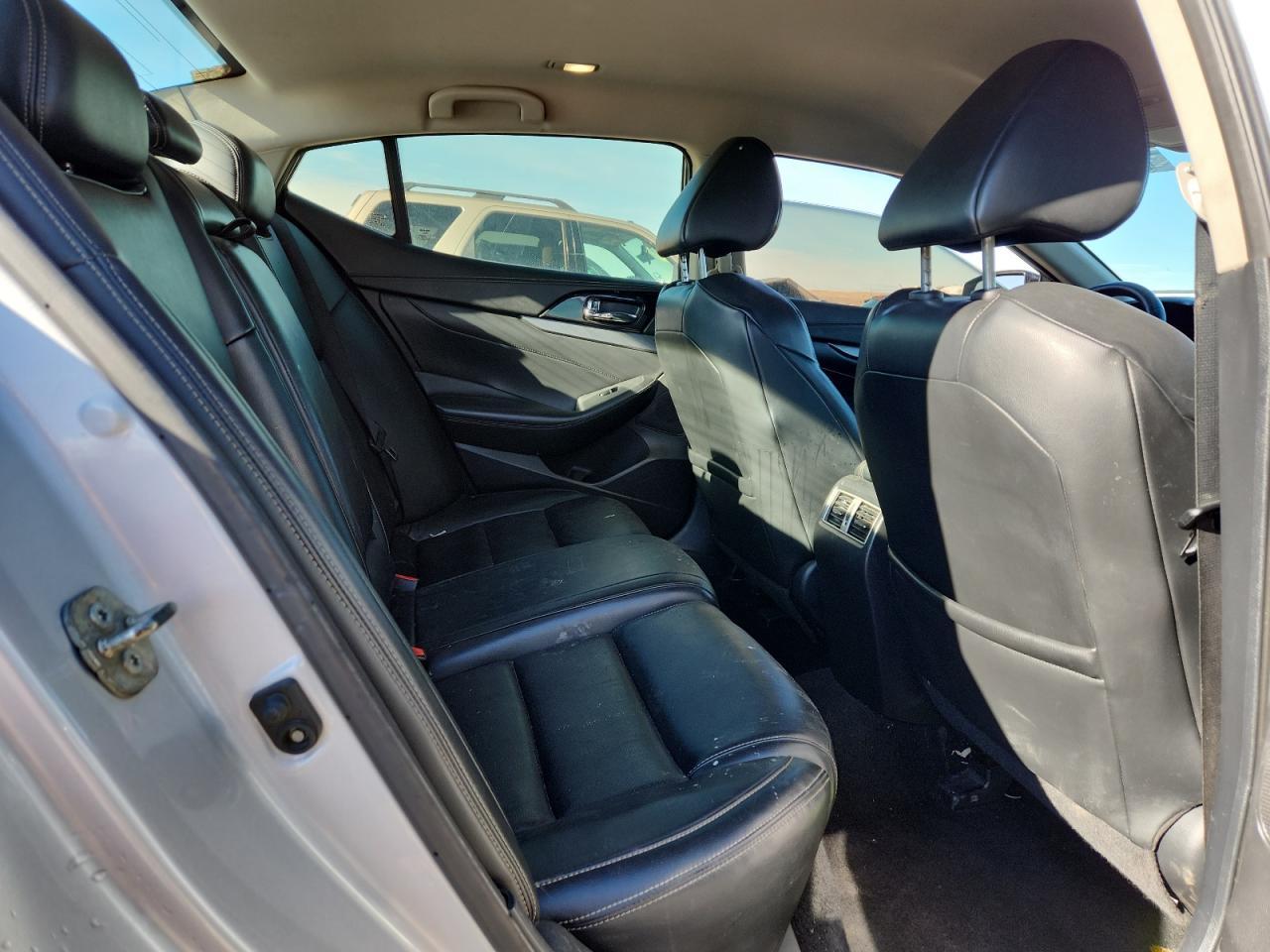 2017 NISSAN Maxima
